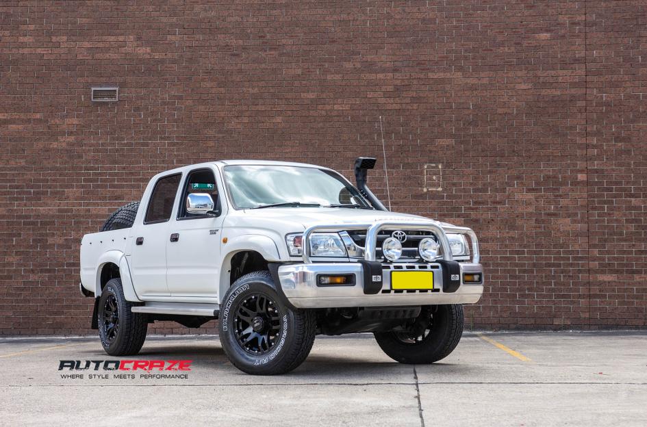 TOYOTA HILUX N70 4WD CLIFF MATTE BLACK 